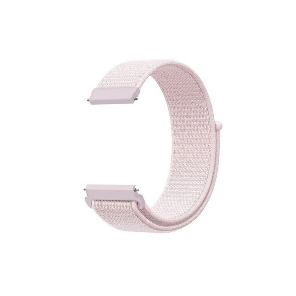 Açık pembe bir saat kayışı. Kıvrımlı, her iki ucunda metal konektörler var. Arka plan düz beyaz, kayışı vurguluyor.