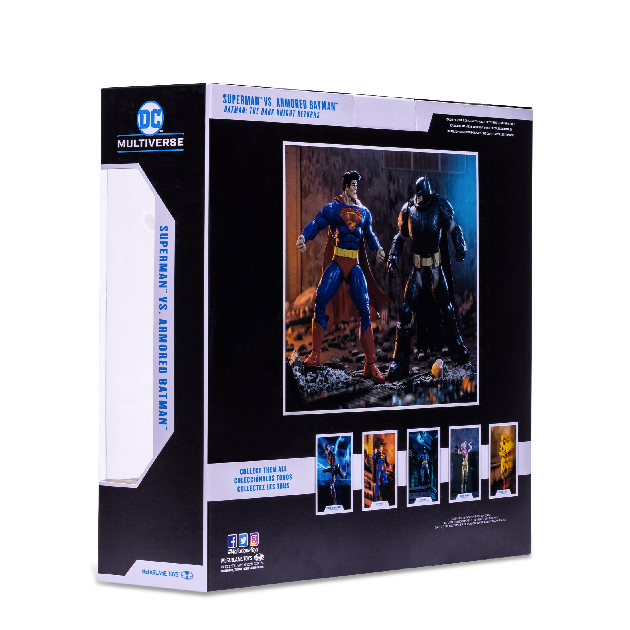 Box-Art von Superman vs. Armored Batman Figuren. Superman in Blau und Rot, Batman in schwarzer Rüstung, DC Multiverse.