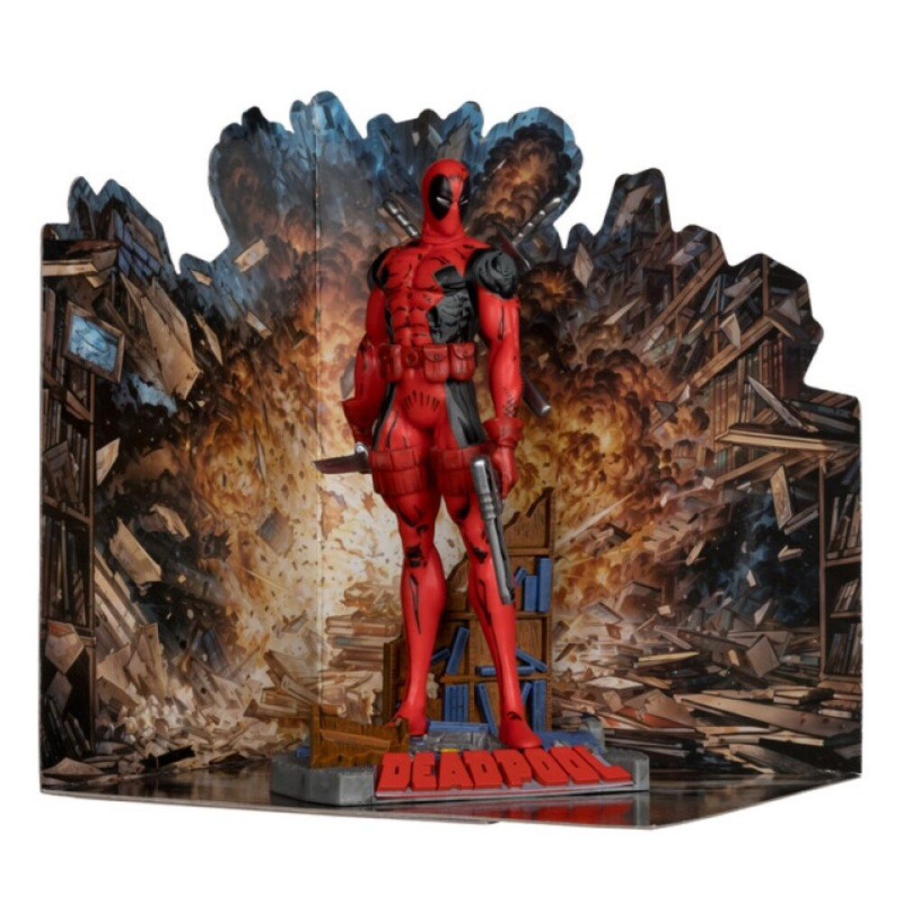 Deadpool figürü bir patlama sahnesinin önünde duruyor. Kırmızı ve siyah renklerde, bir tabanca ve kılıç tutuyor. Tabanında DEADPOOL yazıyor.