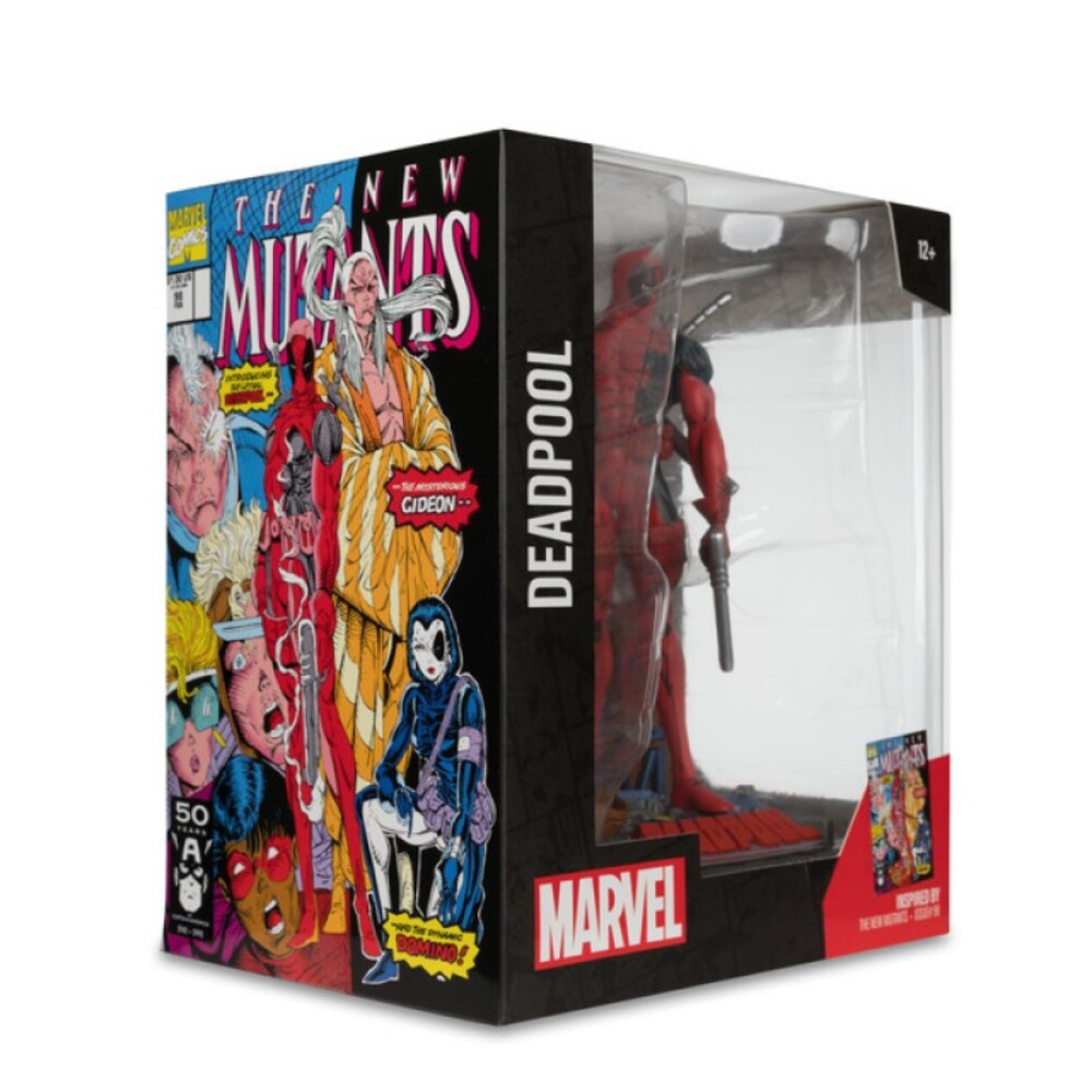 Bir kutuda Deadpool aksiyon figürü. Kutuda çizgi roman sanatı var. Deadpool kırmızı ve siyahtır. Marvel logosu görünür.