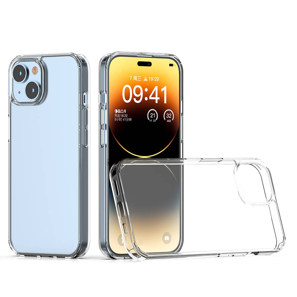 İçinde telefonlar bulunan üç şeffaf telefon kılıfı. Bir telefon saat gösteriyor. Kılıflar beyaz bir yüzey üzerinde.