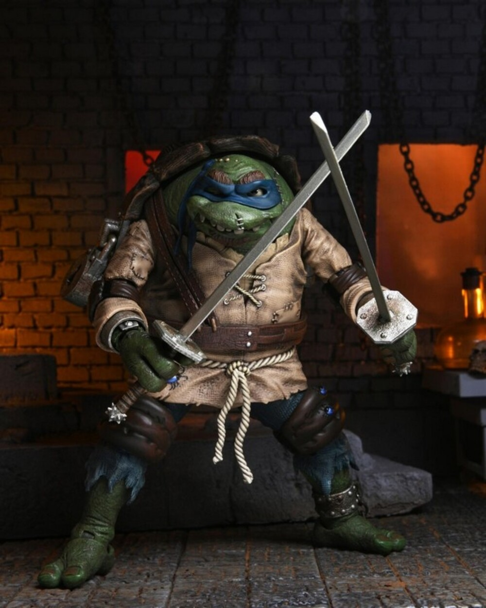 NECA Universal Monsters x TMNT: Ultimate Leonardo as The Hunchback Aksiyon Figürü