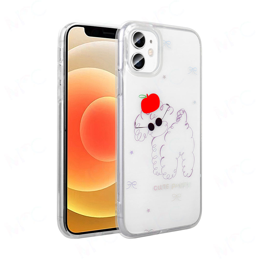 Yavru köpek tasarımlı şeffaf telefon kılıfı. Yavru köpeğin kafasında kırmızı bir elma var. Telefon bir iPhone.