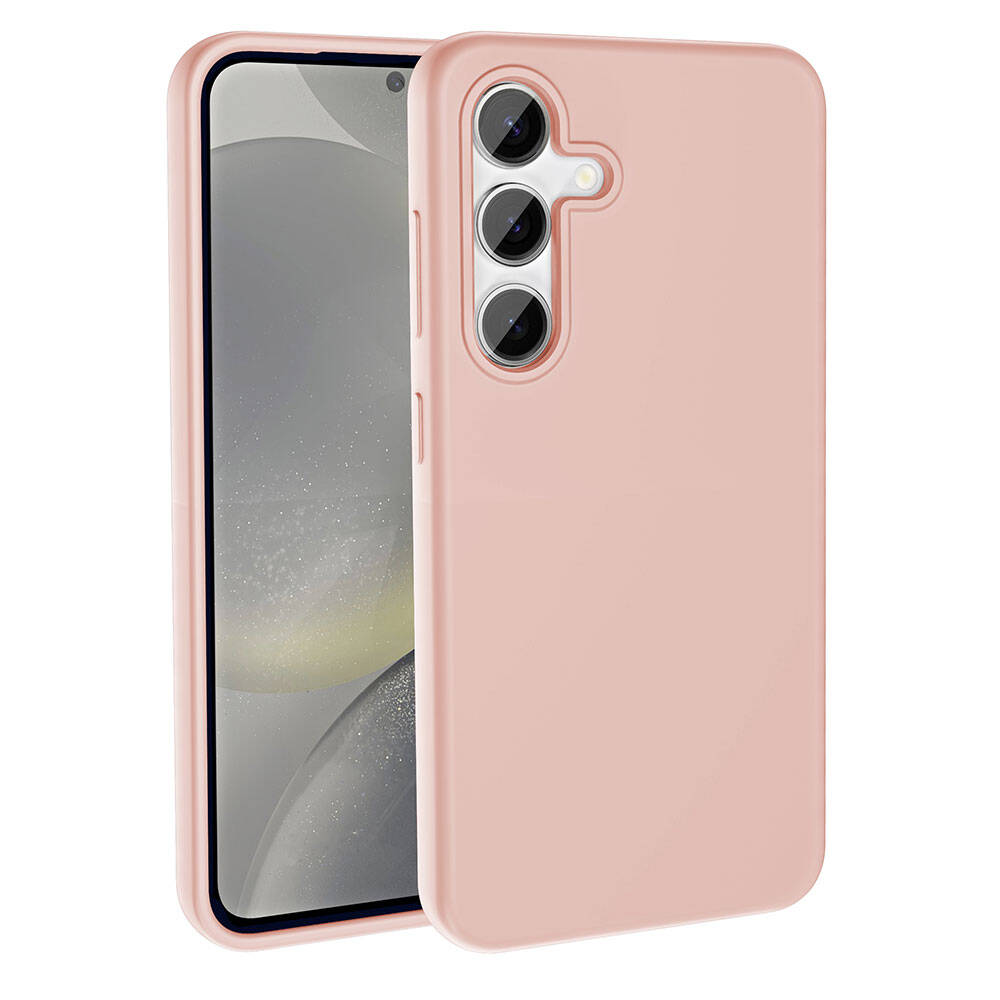 Üç kamera lensi ve ekran koruyucusu olan açık pembe bir telefon kılıfı, bir telefonun yanında duruyor.