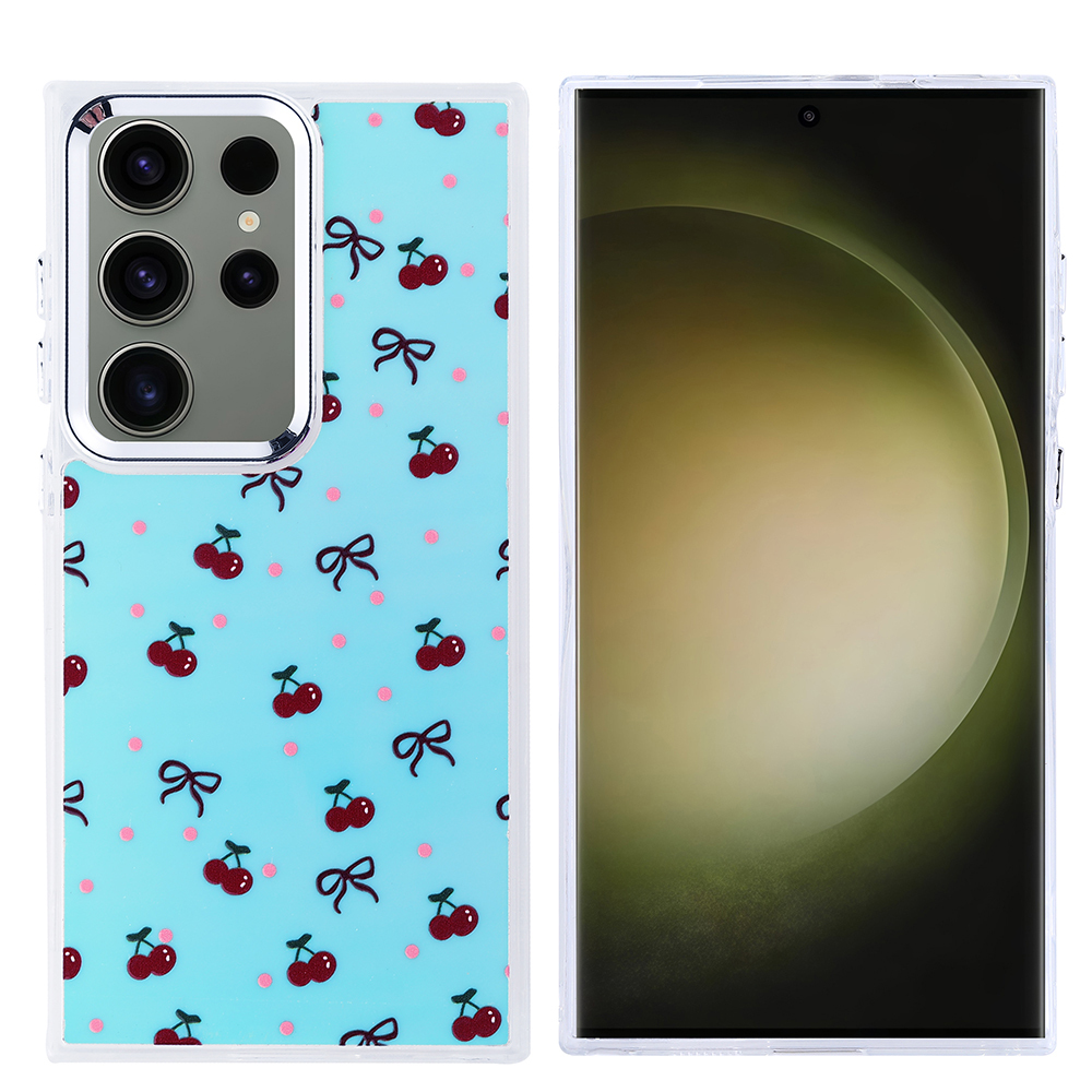 Mavi arka planlı, kiraz ve fiyonk desenli bir telefon kılıfı, yanında gradyan ekranlı bir telefon.