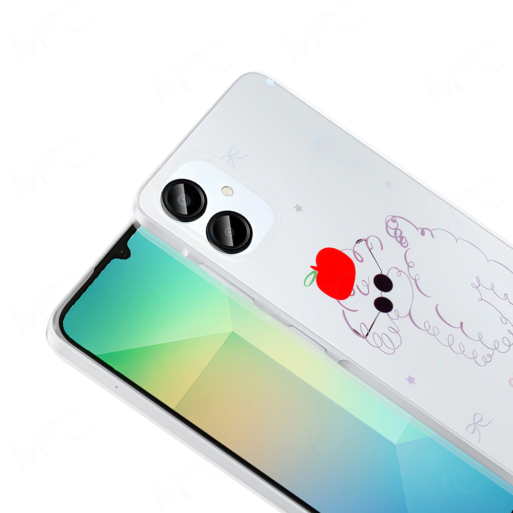 Koyun desenli ve kırmızı elmalı şeffaf kılıflı bir telefon. Telefonun yeşil ve sarı bir ekranı var.