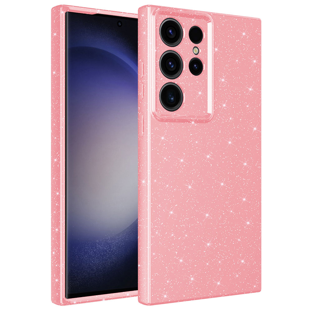 Pembe, ışıltılı telefon kılıfı. Telefon, kılıfın içinde. Kılıfın birden fazla kamera merceği var. Arka plan beyaz.
