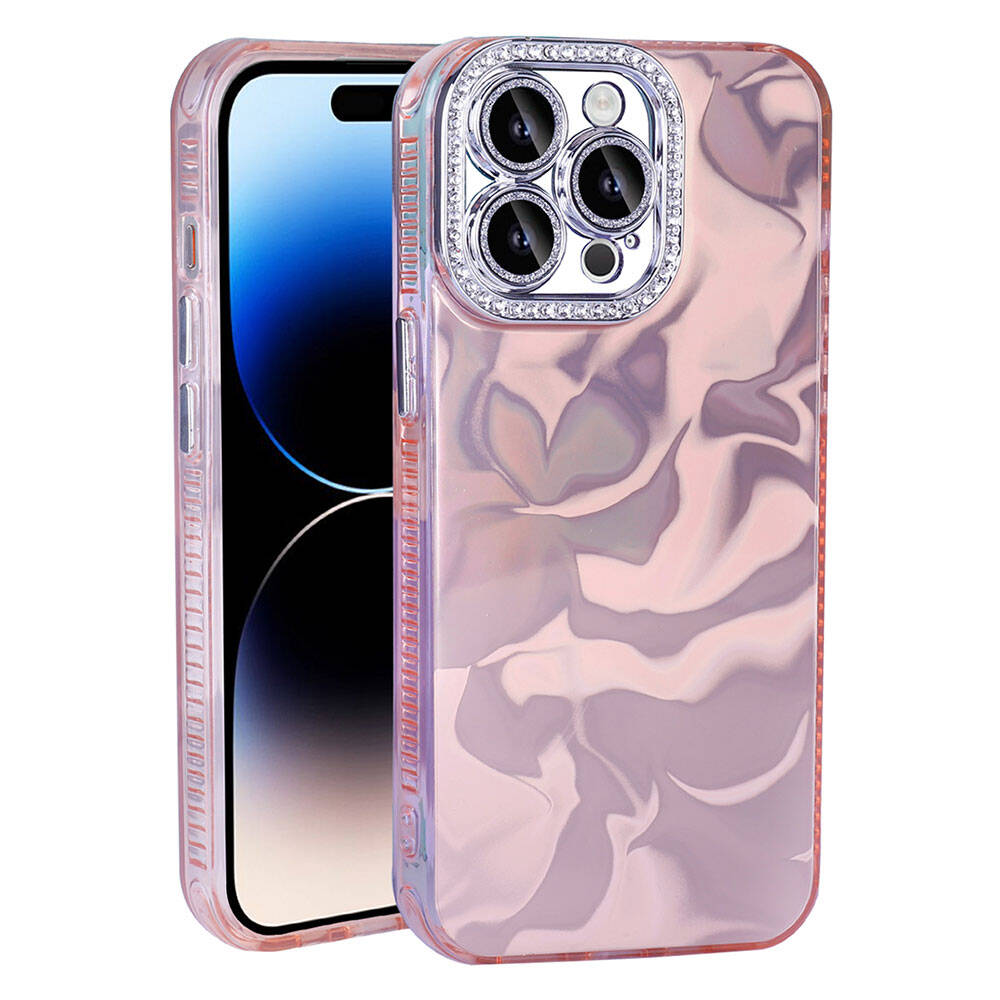 Şeffaf kılıflı pembe bir iPhone. Kılıf mermer desenli ve elmas işlemeli bir kamera halkasına sahip. Ekran açık.