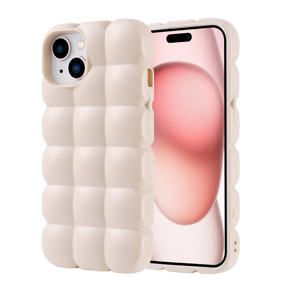 Bej renkli, dolgulu tasarımlı bir telefon kılıfı. Telefon ekranında pembe, soyut bir görüntü var. Kılıf, telefonun arkasını ve yanlarını kaplıyor.