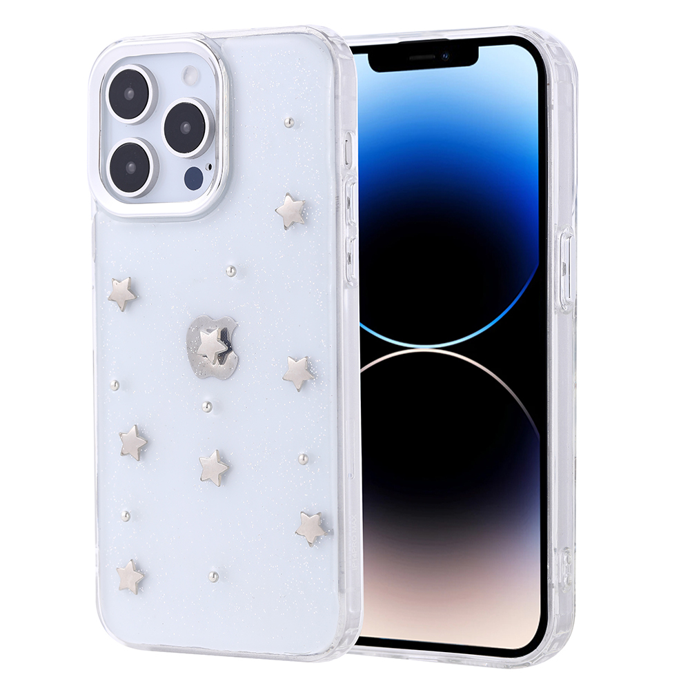 Işıltılı, yıldızlarla dolu bir kılıfa sahip bir iPhone. Kılıf, gümüş yıldızlar ve bir Apple logosu ile açık mavidir. Ekran siyah ve mavidir.