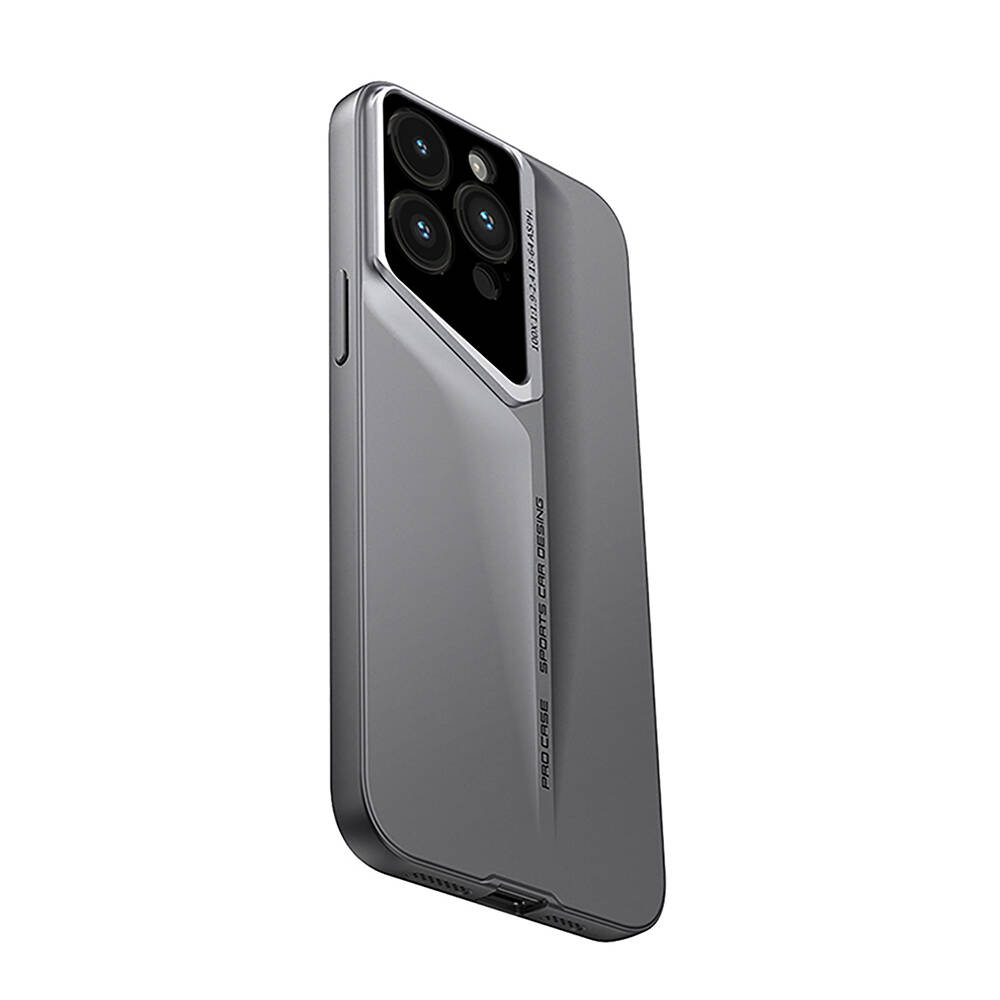Bir kamera modülüne sahip gri bir telefon kılıfı görüntüleniyor. Kılıf, "PRO CASE" ve "SPORTS CAR DESING" kelimeleriyle şık bir tasarıma sahip.