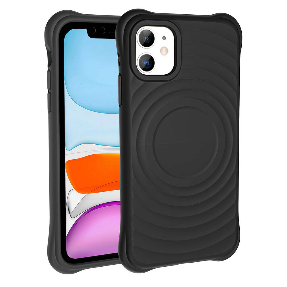İçinde bir telefon bulunan siyah telefon kılıfı. Kılıfın dokulu bir sırtı var. Telefonun siyah bir ekranı ve çift kamerası var.