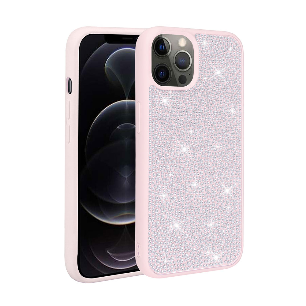 Arkası taşlarla süslü, içinde telefon bulunan pembe bir iPhone kılıfı. Kılıf pembe renkli.