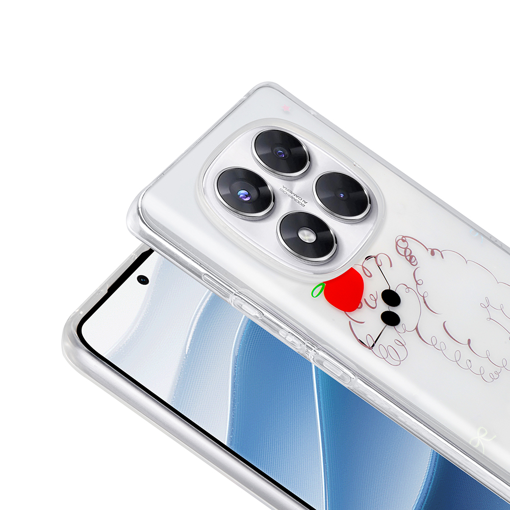 Çizgi film koyun desenli şeffaf bir telefon kılıfı. Telefonun birden fazla kamera lensi var. Arka plan bulanık.
