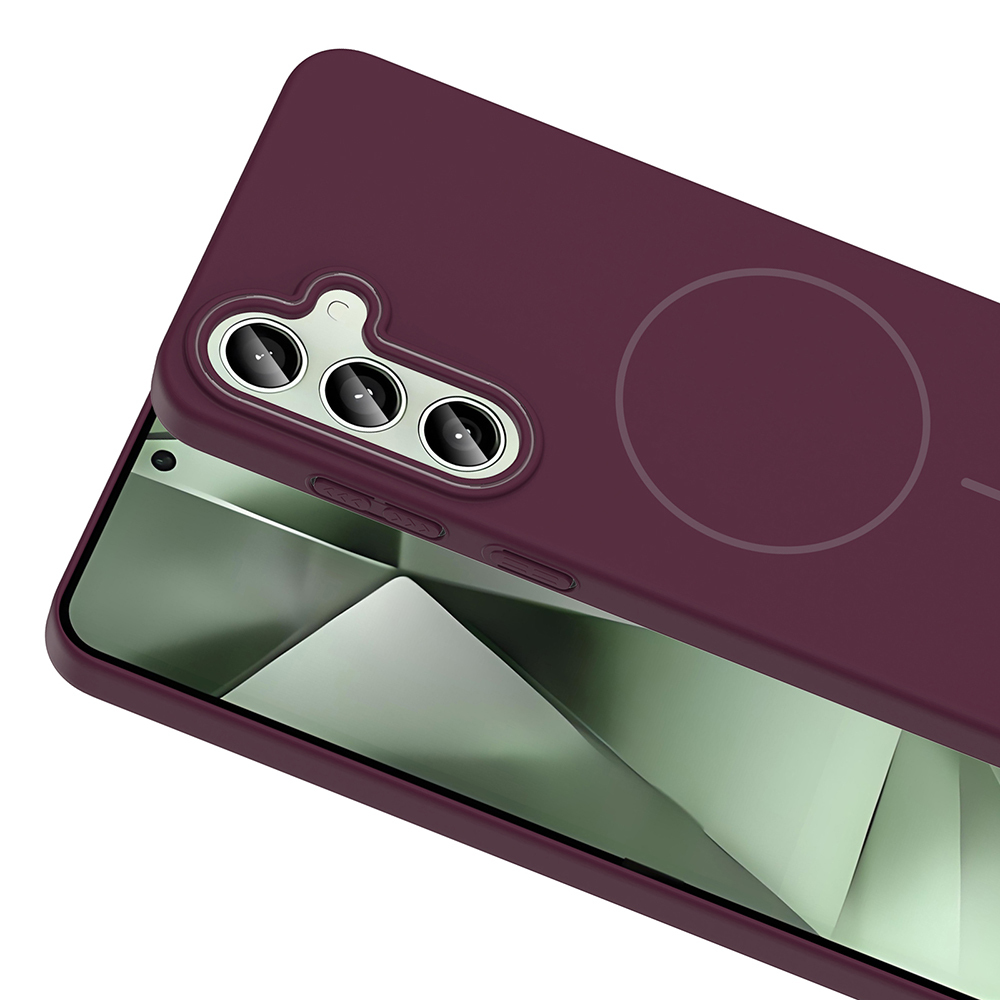Üç kamera lensli bordo bir telefon kılıfı. İçinde geometrik desenli bir telefon ekranı var. Arkasında bir daire.