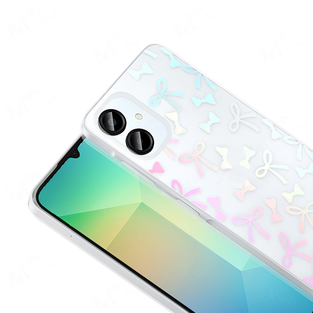 Pastel renkli kurdelelerle süslenmiş şeffaf bir kılıfı olan bir akıllı telefon. Telefonun yeşil ve sarı bir ekranı var. İki siyah lens görünür.