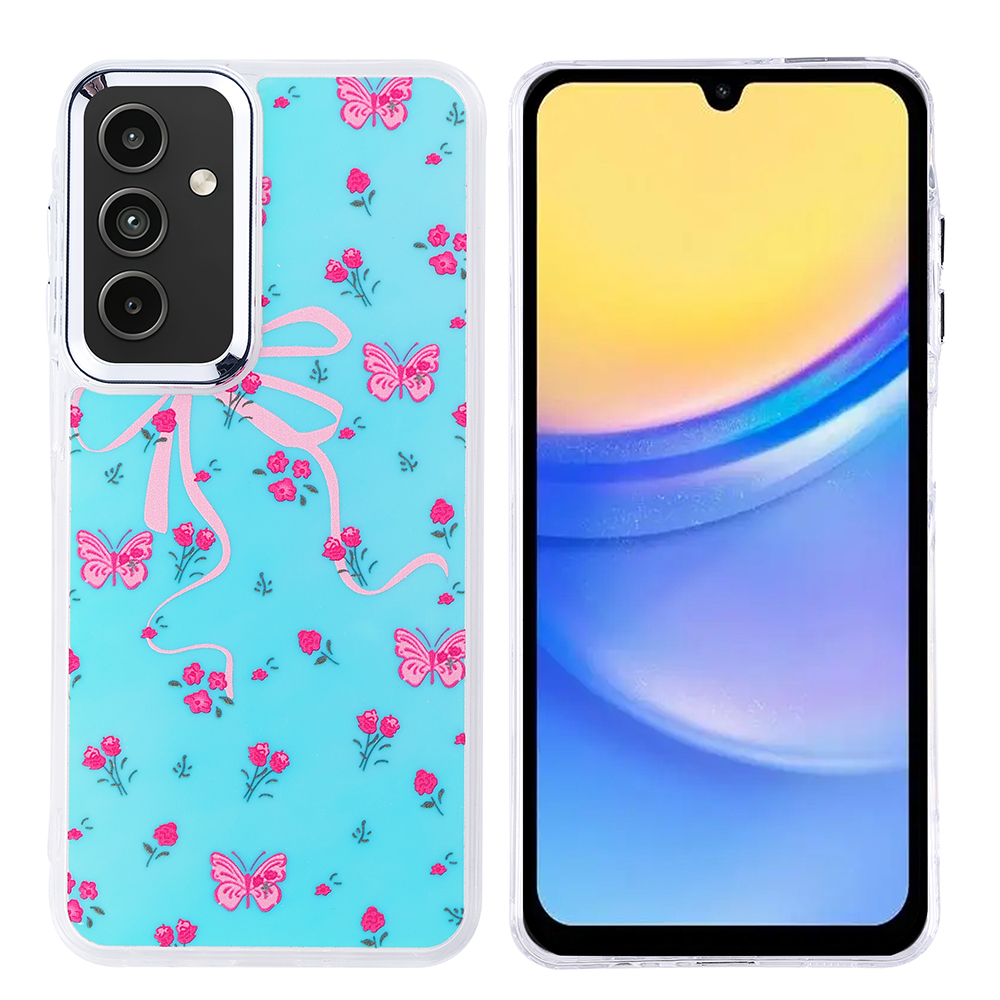 Pembe kelebekler ve güllerin bulunduğu mavi çiçek desenli bir telefon kılıfı. Sağda bir telefon var.