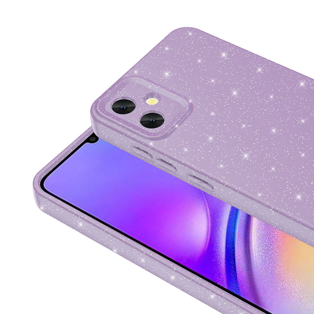 Bir telefon kılıfının yakın çekimi. Glitterlı lavanta rengi kılıf, telefon ekranı görünür. Kılıfın kamera ve düğme boşlukları var.
