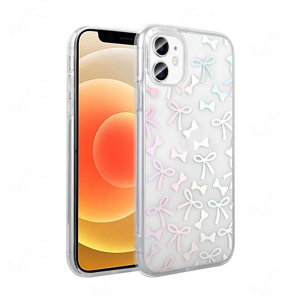 Yay desenli şeffaf iPhone kılıfı. Telefon ekranı görünür. Kılıf sağda, telefon solda. Beyaz arka plan.