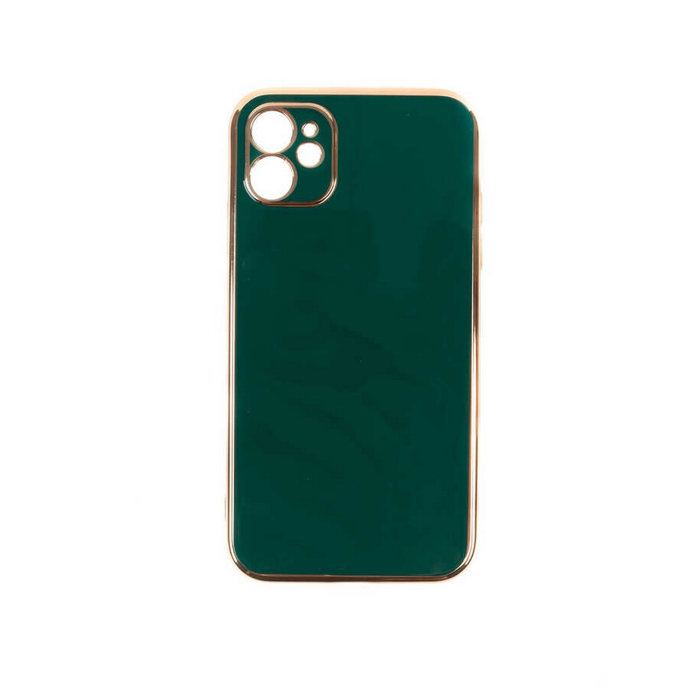 Altın çerçeveli yeşil bir telefon kılıfı. Kamera yuvası sol üstte. Arka plan beyaz.