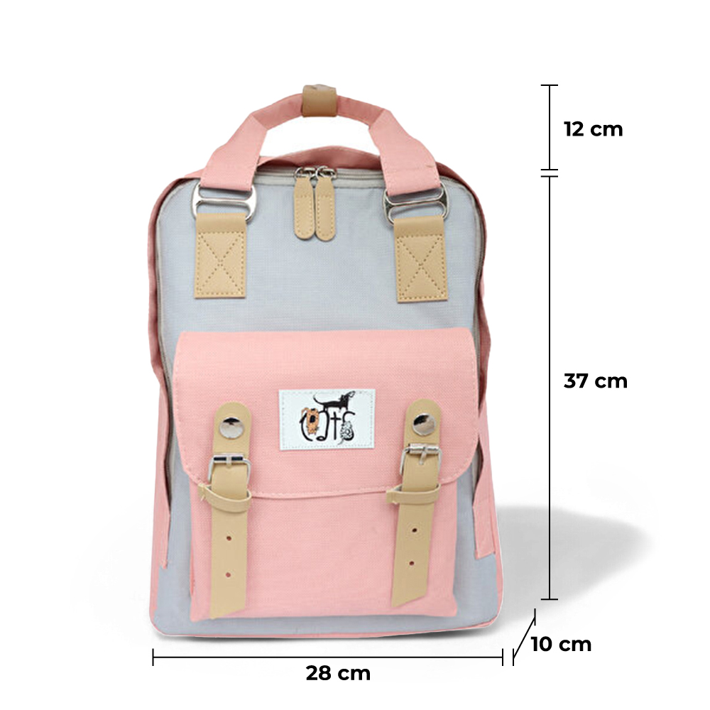 Tokalı, kayışlı ve üst tutma saplı pembe ve gri bir sırt çantası. Boyutlar: 28x37x10 cm. Köpek illüstrasyonu içeren bir logo içerir.
