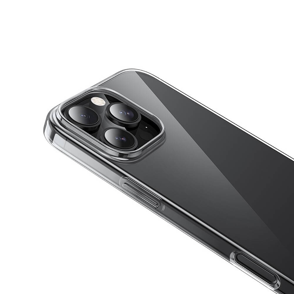 Kamera çıkıntılı şeffaf bir telefon kılıfı. Kılıf şeffaf, telefonun arkasını ortaya çıkarıyor.