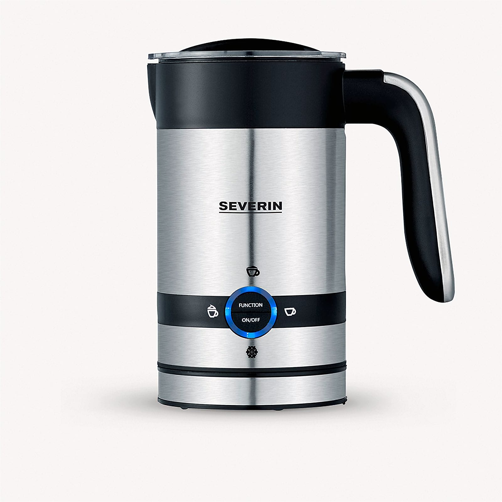 Srebrno-czarny spieniacz do mleka Severin, z uchwytem i niebieskim podświetlanym przyciskiem włączania/wyłączania, na białym tle.