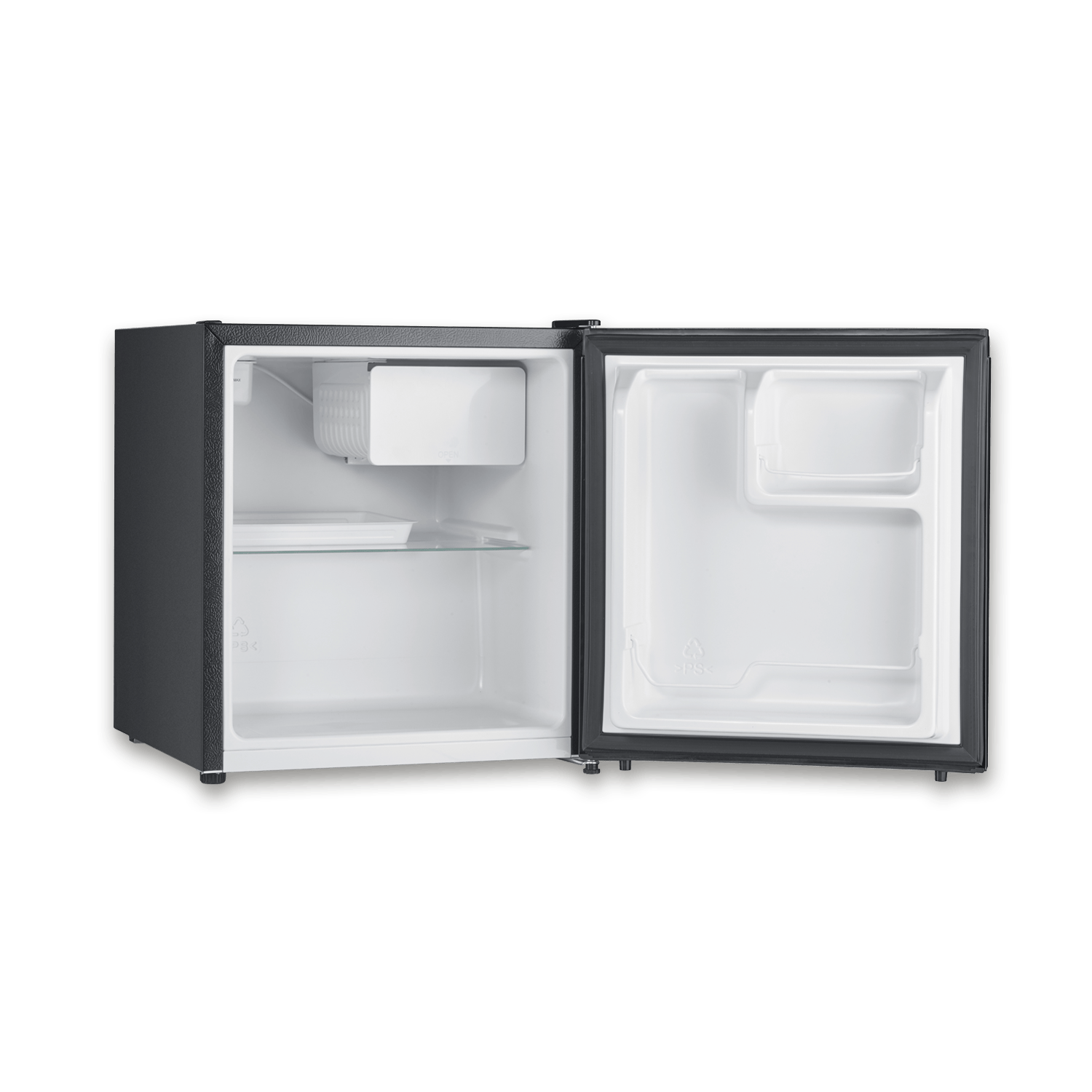 Ein kleiner, offener, schwarzer Mini-Kühlschrank mit weißem Innenraum. Er hat ein Regal und Türstauraum. Der Hintergrund ist einfarbig grün.