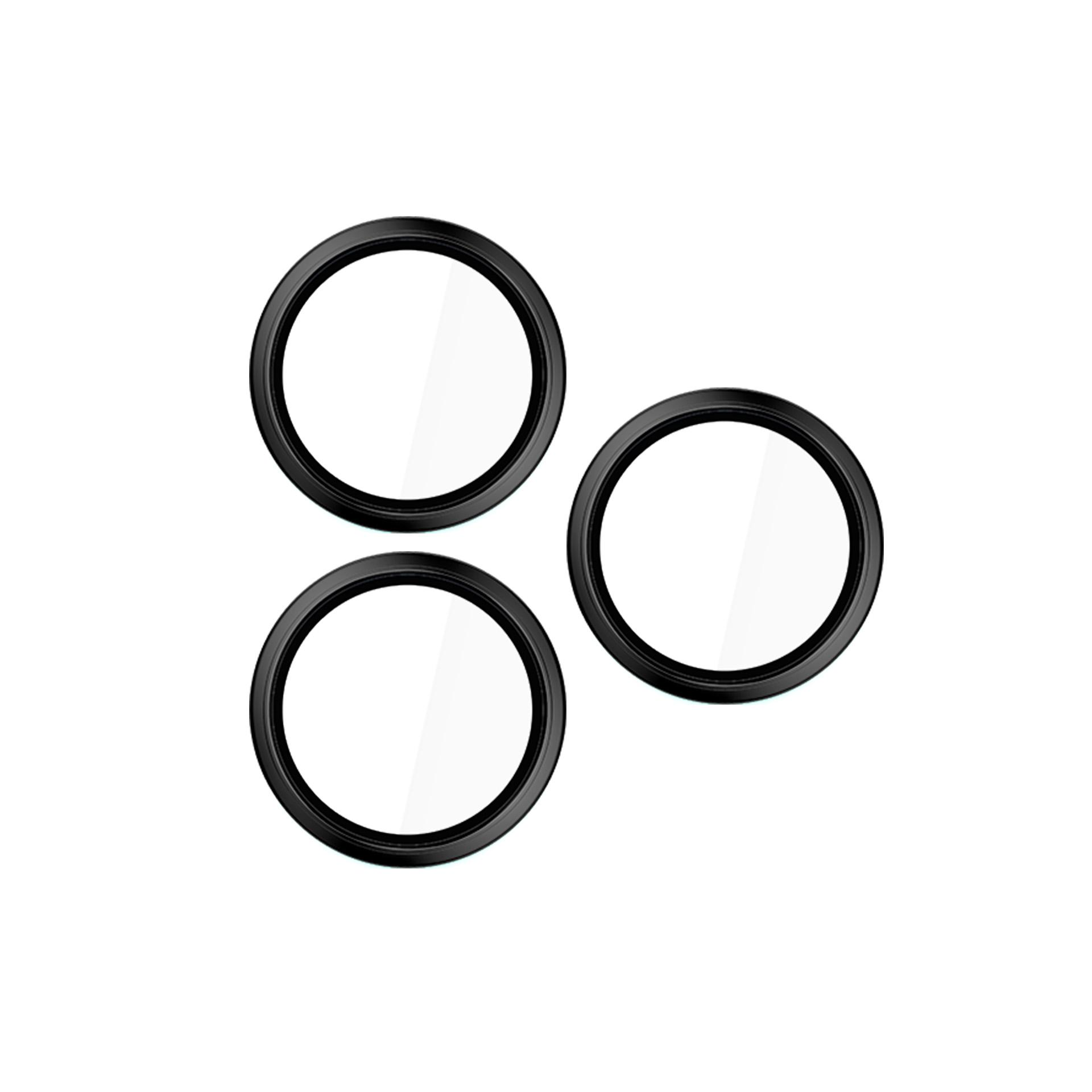 Trzy czarne okrągłe obiekty z przezroczystymi środkami na białym tle.