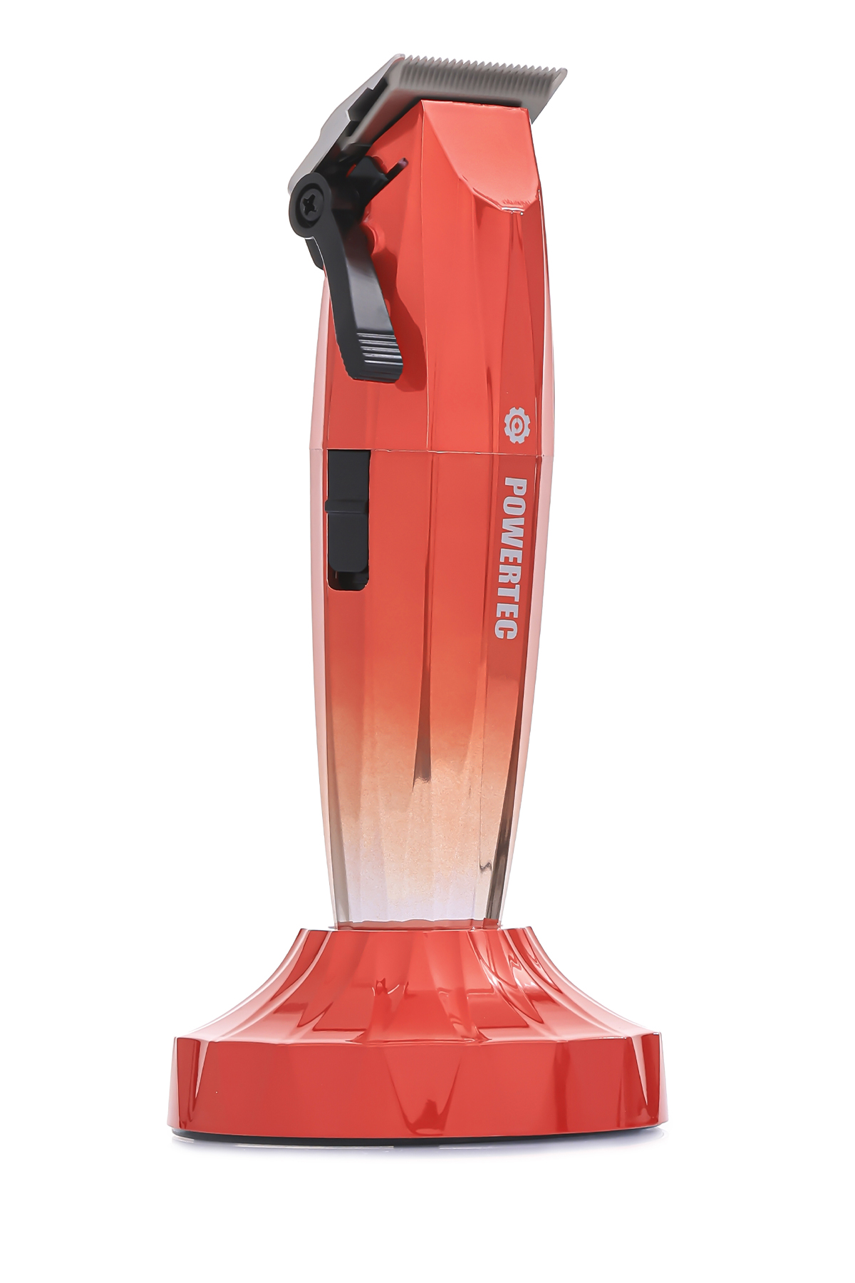 Kırmızı bir Powertec saç kesme makinesi bir stand üzerinde. Makinenin siyah bir kolu ve bıçağı var. Stand da kırmızı.