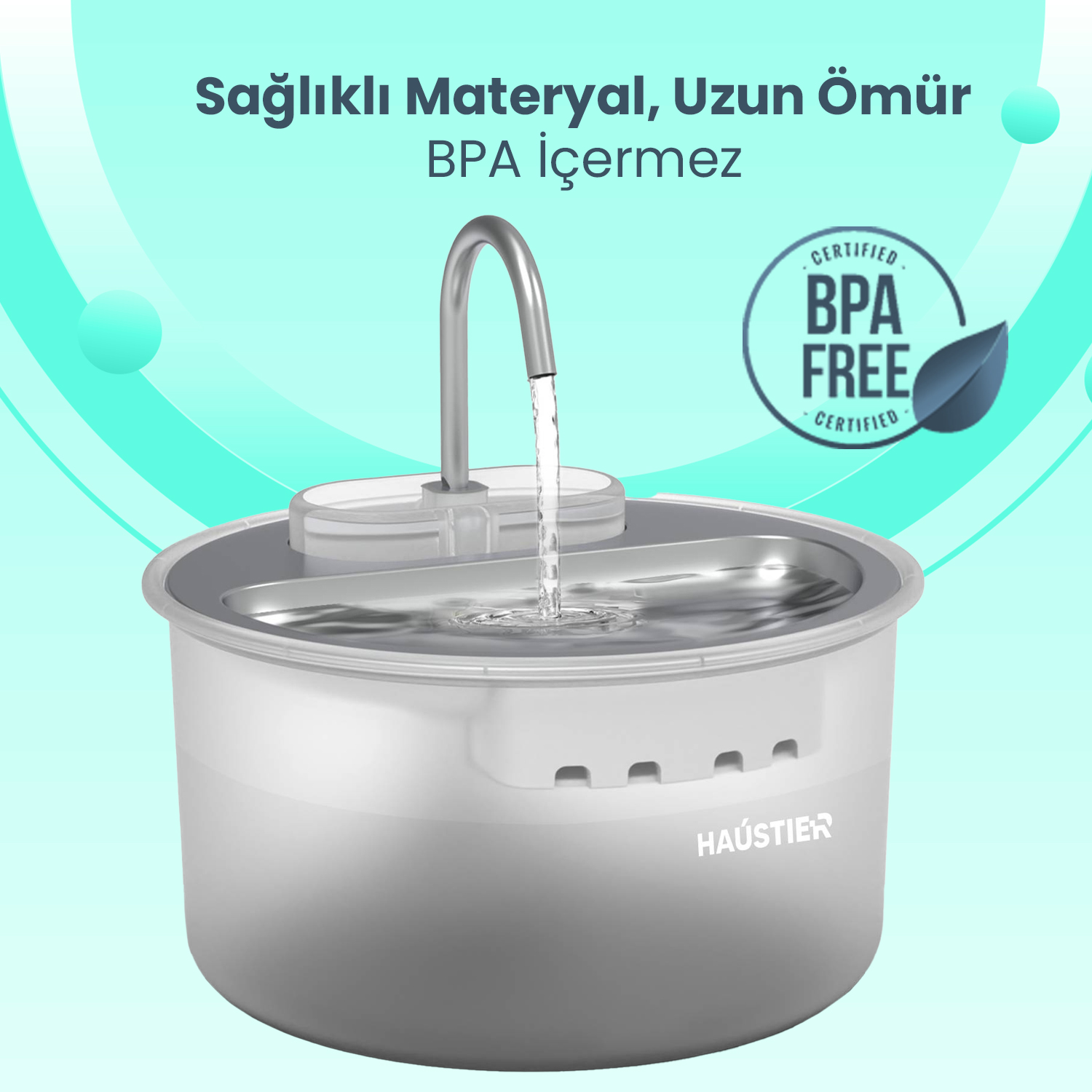Akan bir musluğa sahip bir evcil hayvan su çeşmesi. BPA içermez. Arka plan metin ve turkuaz renge sahiptir.