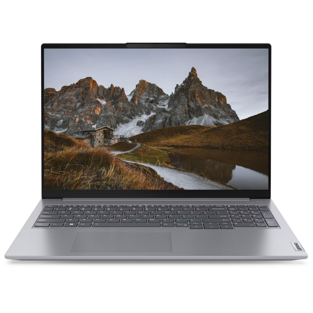 Gümüş renkli bir dizüstü bilgisayar, göl manzaralı bir dağ manzarası gösteriyor. Klavye görünür durumda. Lenovo logosu sağ alt köşede.