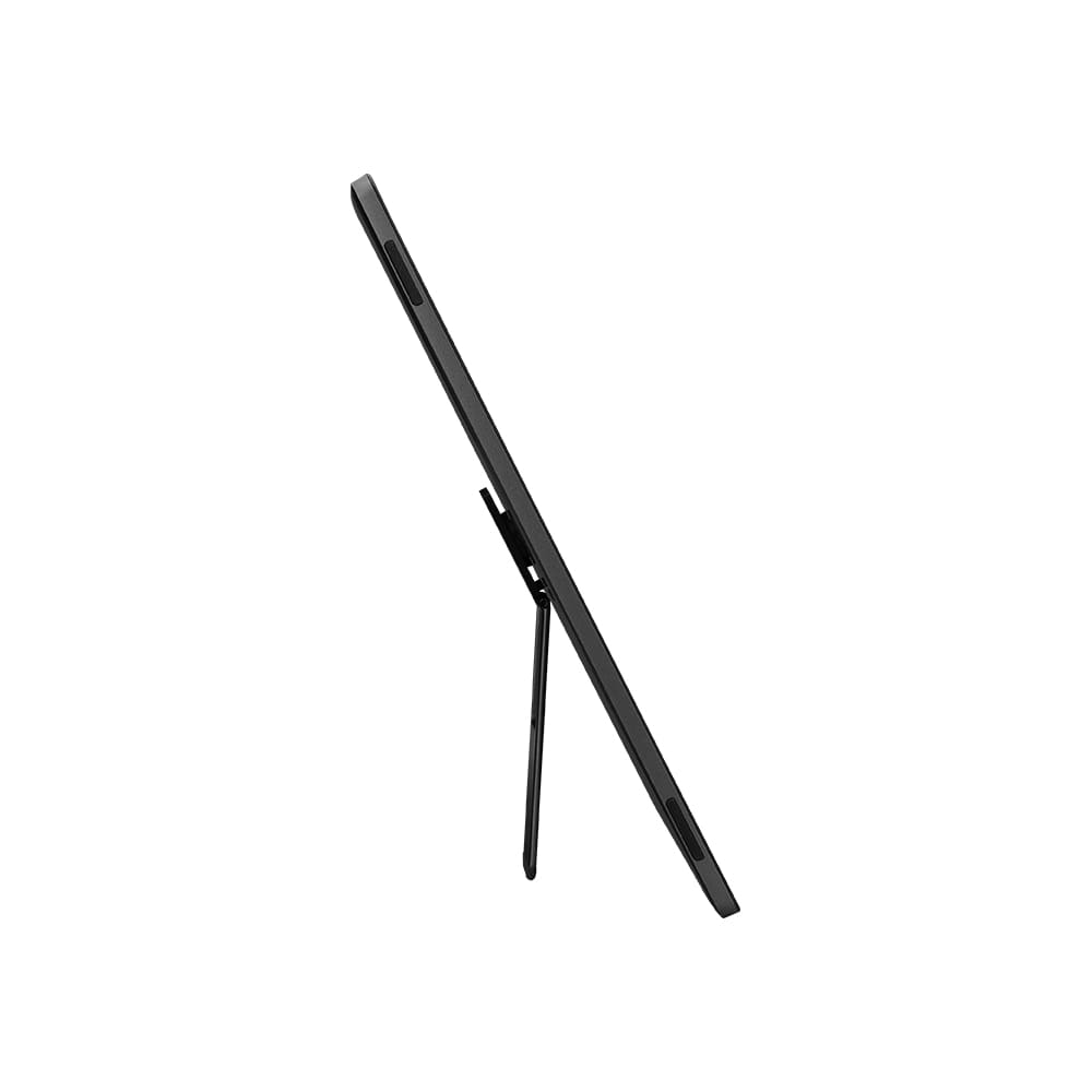Czarny tablet jest podparty pod kątem przez podpórkę. Tło jest jednolicie białe.