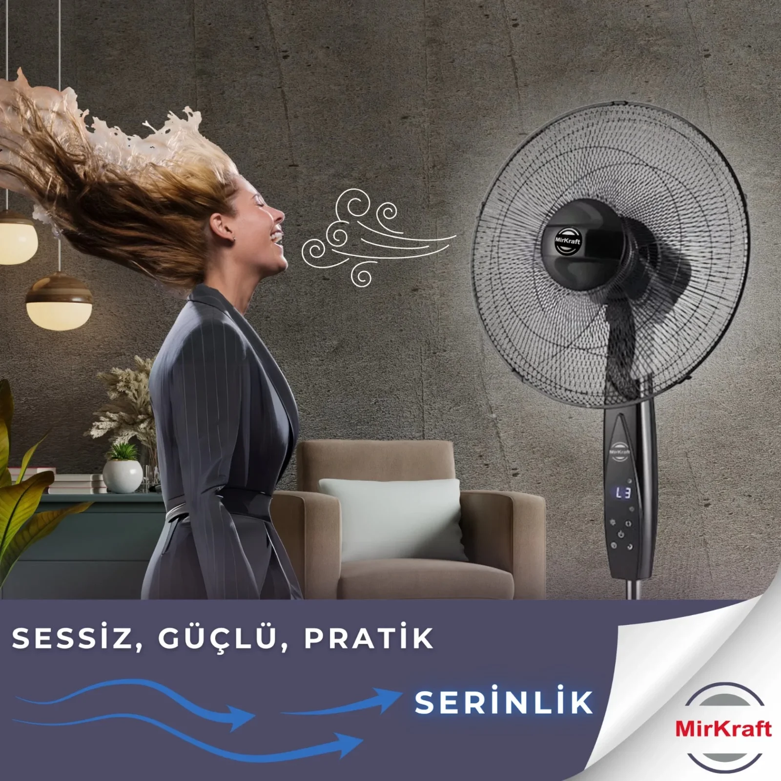 Dalgalı saçlı bir kadın siyah bir vantilatörün önünde. Rüzgar sembolü çizilmiş. Vantilatör bir odada. Metin: Sessiz, Güçlü, Pratik.