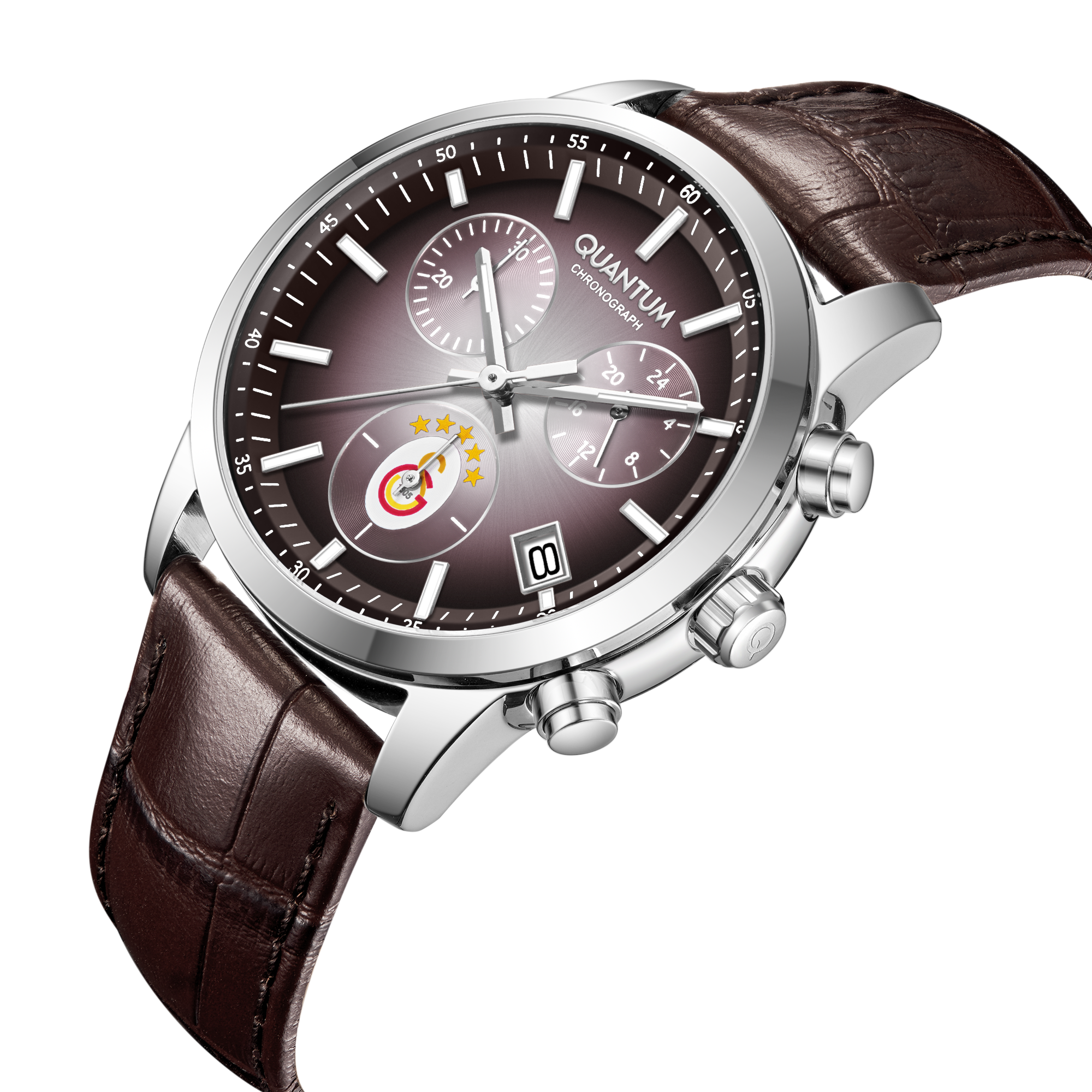 Kahverengi deri kayışlı gümüş bir QUANTUM Chronograph saat. Saat kadranı beyaz işaretler ve ibrelerle kahverengidir. Galatasaray logosu kadrandadır.
