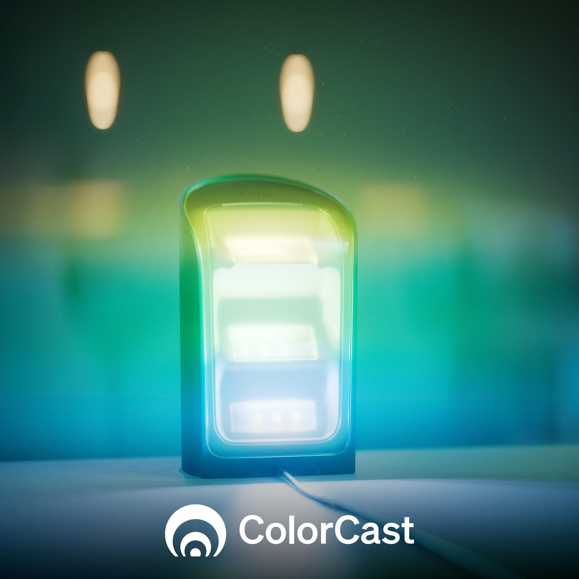 Un dispositivo ColorCast con sfumatura di colori. Due luci sfocate sullo sfondo. Il logo ColorCast in basso.