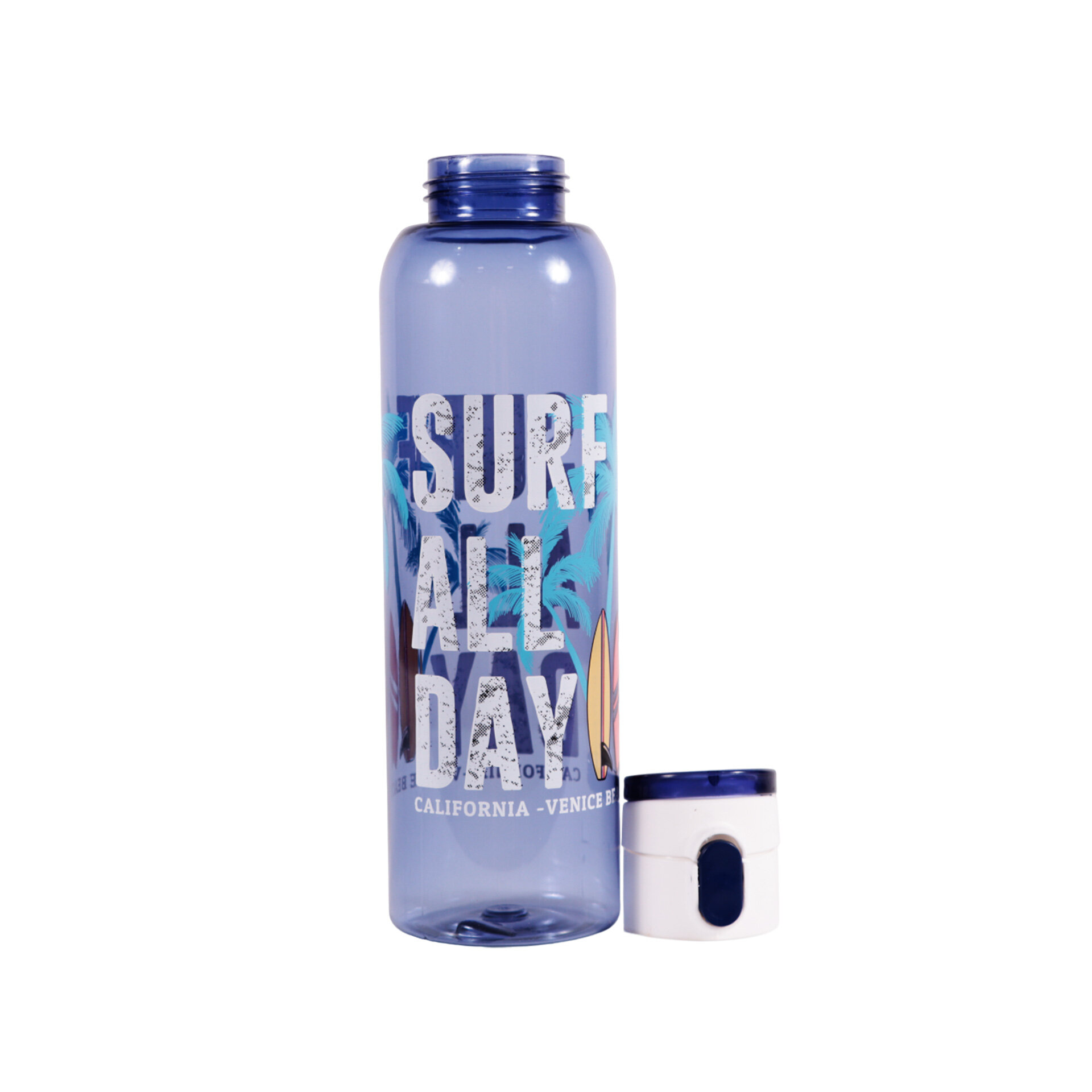 'SURF ALL DAY' yazılı mavi bir su şişesi ve ayrı bir beyaz kapak. Şişede palmiye ağacı ve sörf tahtası tasarımı var.