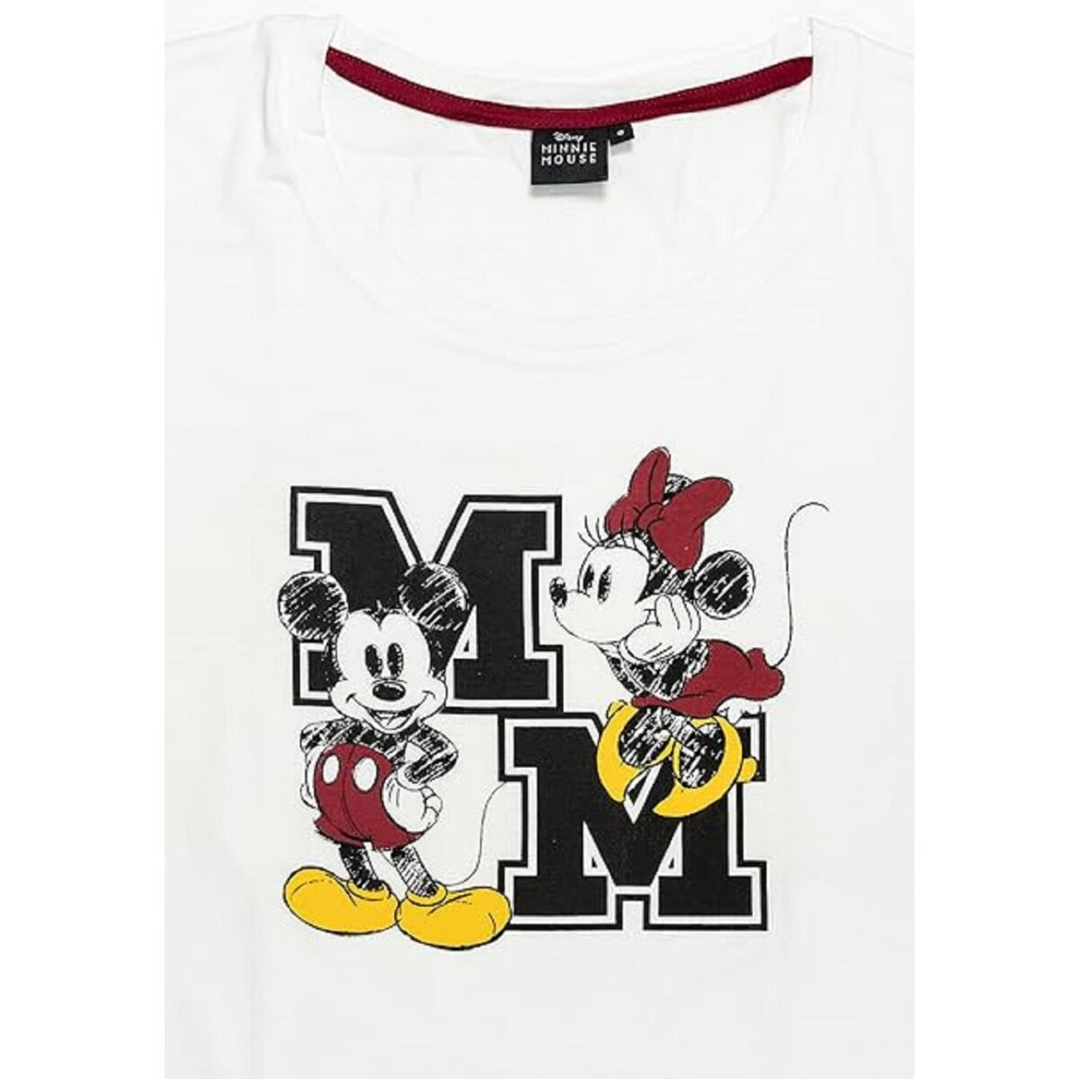 Weißes T-Shirt mit Mickey- und Minnie-Mouse-Grafik. Micky trägt rote Shorts, gelbe Schuhe. Minnie trägt rotes Kleid und Schleife.