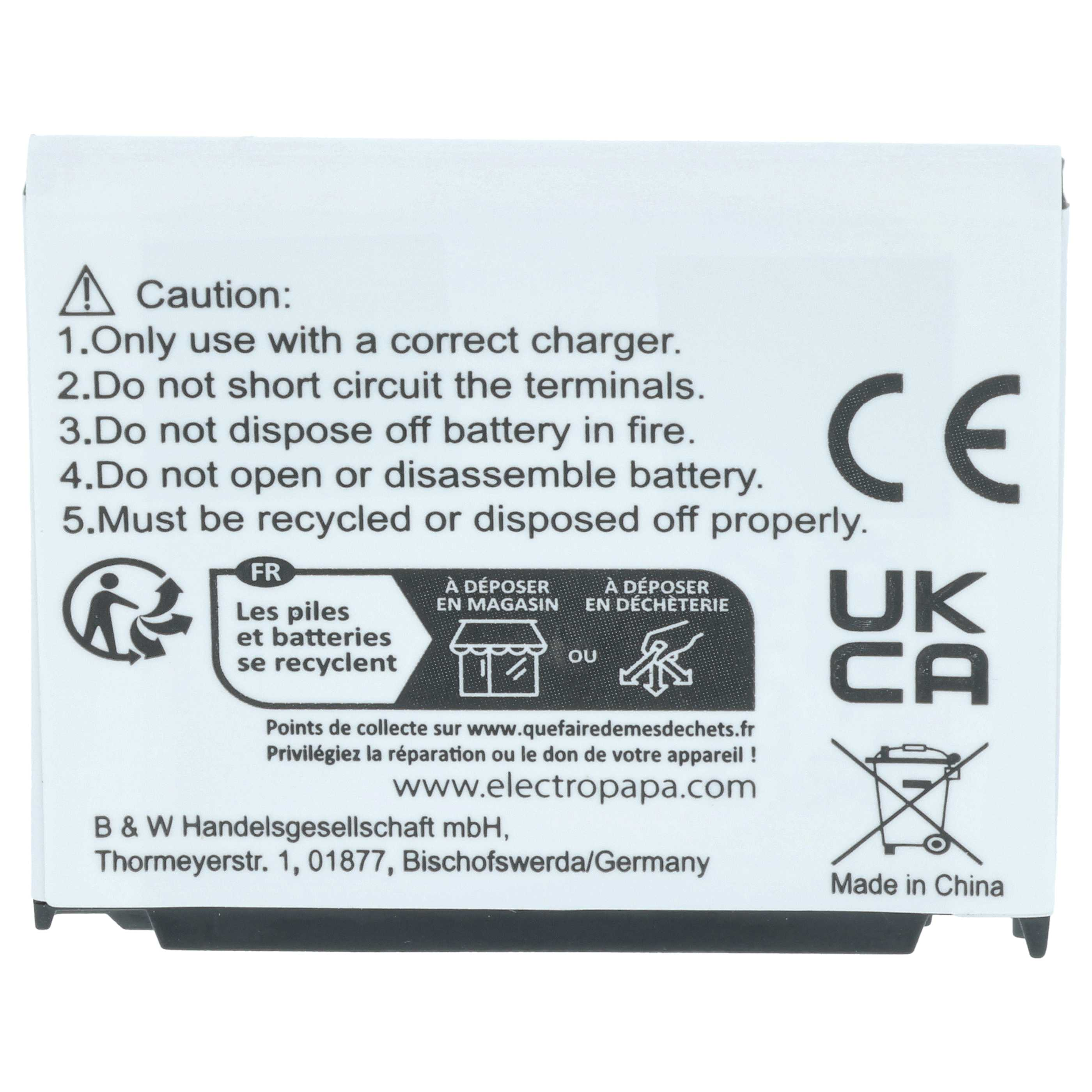 Weißes Batterieetikett mit Warnhinweisen, Recycling-Symbolen, CE- und UKCA-Zeichen. Text auf Französisch und Deutsch.