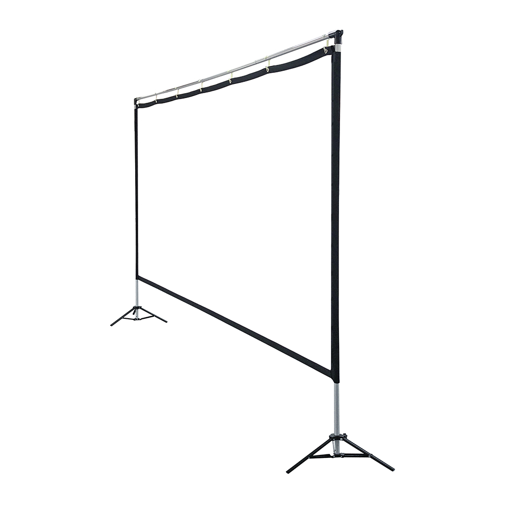 Una pantalla de proyección blanca sostenida por soportes de metal negro. Está sobre un fondo blanco.
