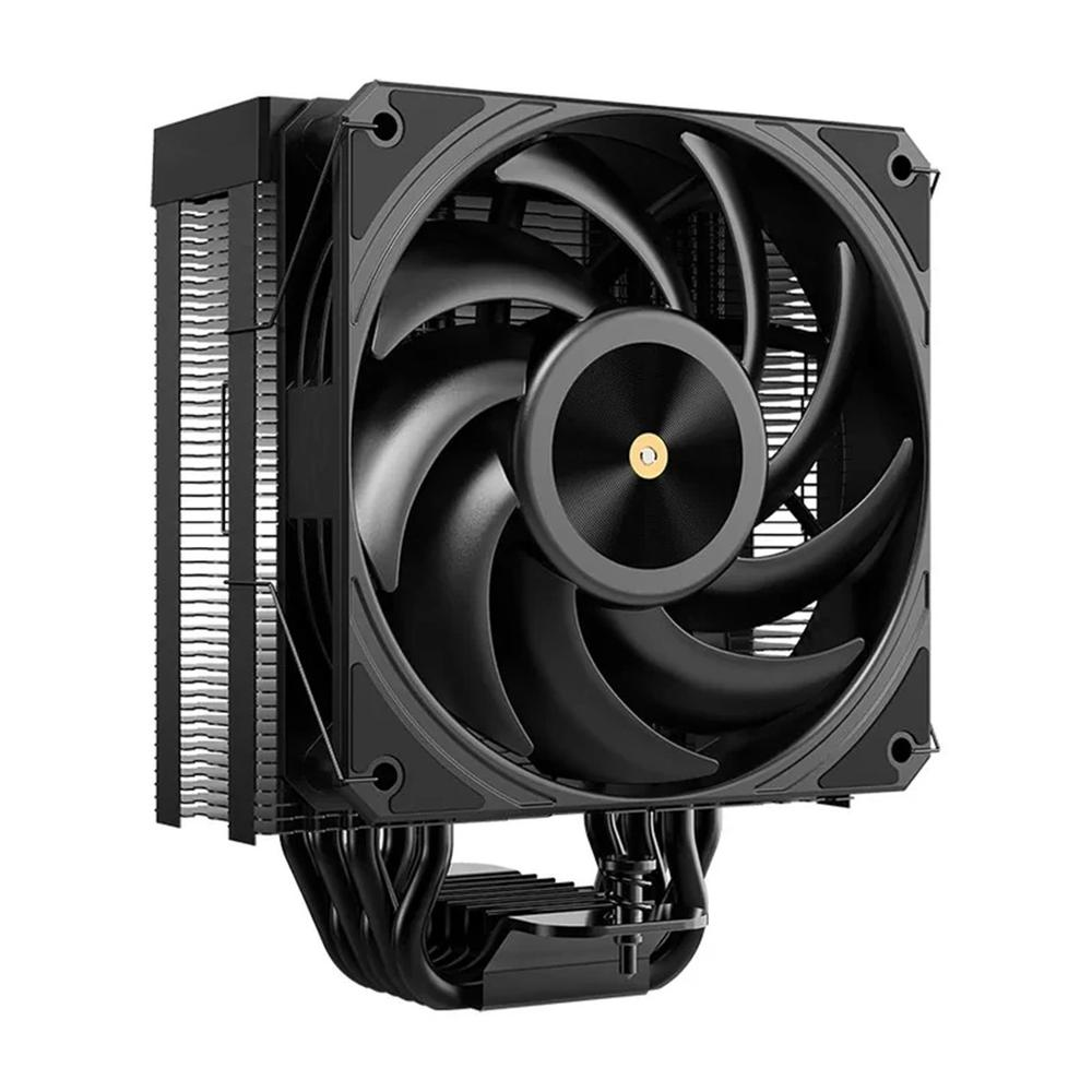 Ventola del dissipatore CPU nera su sfondo bianco. Sono visibili pale, dissipatore e tubi.