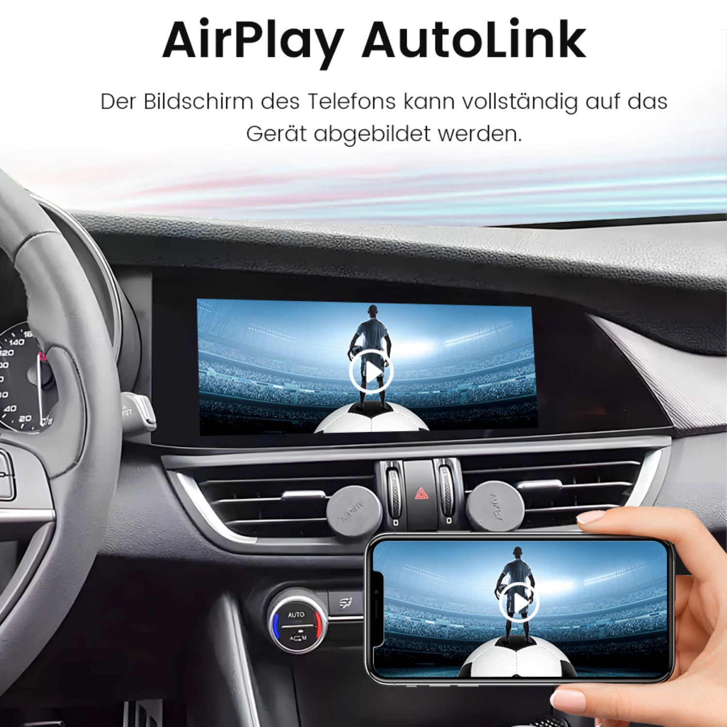 Auto-Innenraum mit Telefonspiegelung auf dem Bildschirm. Eine Hand hält ein Telefon mit einem Fußballspieler auf einem Ball.