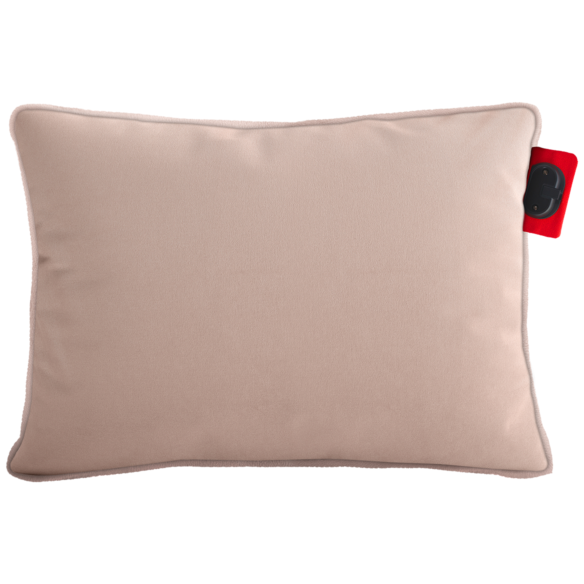 Een rechthoekig beige kussen met een rood label en een zwart apparaat. Het kussen heeft een zachte textuur.