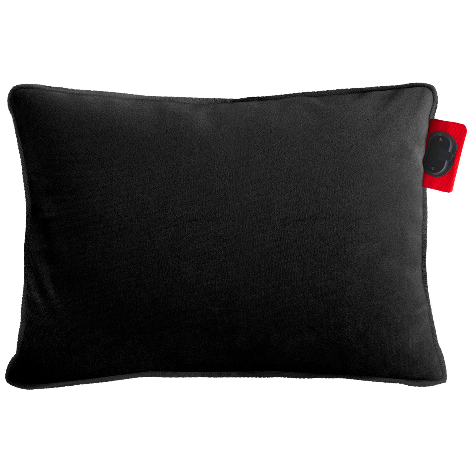Een zwart rechthoekig kussen met een rood label en een zwarte knop aan de rechterkant.