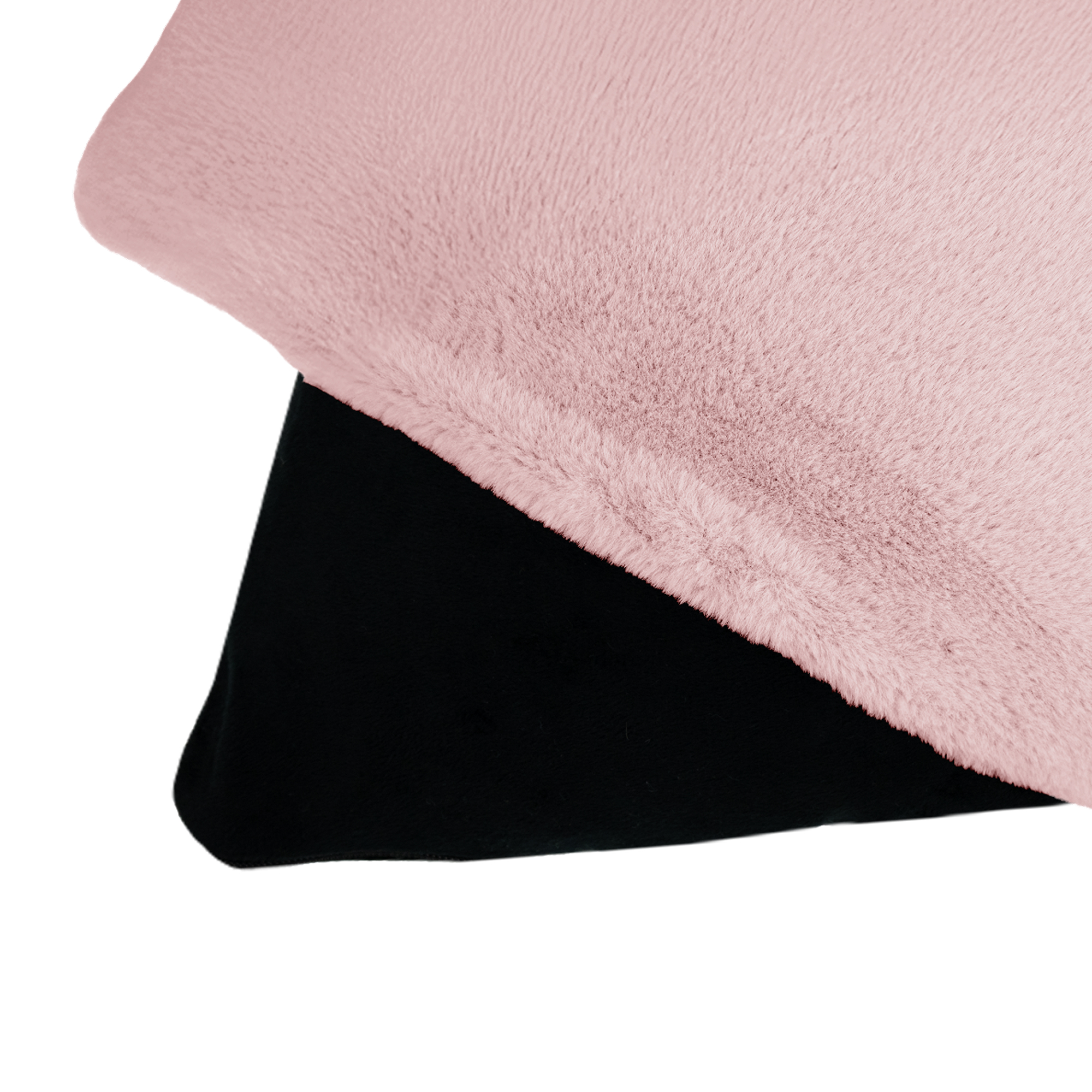 Gros plan d'un oreiller avec un dessus rose duveteux et un dessous noir, disposé en diagonale sur un fond blanc.