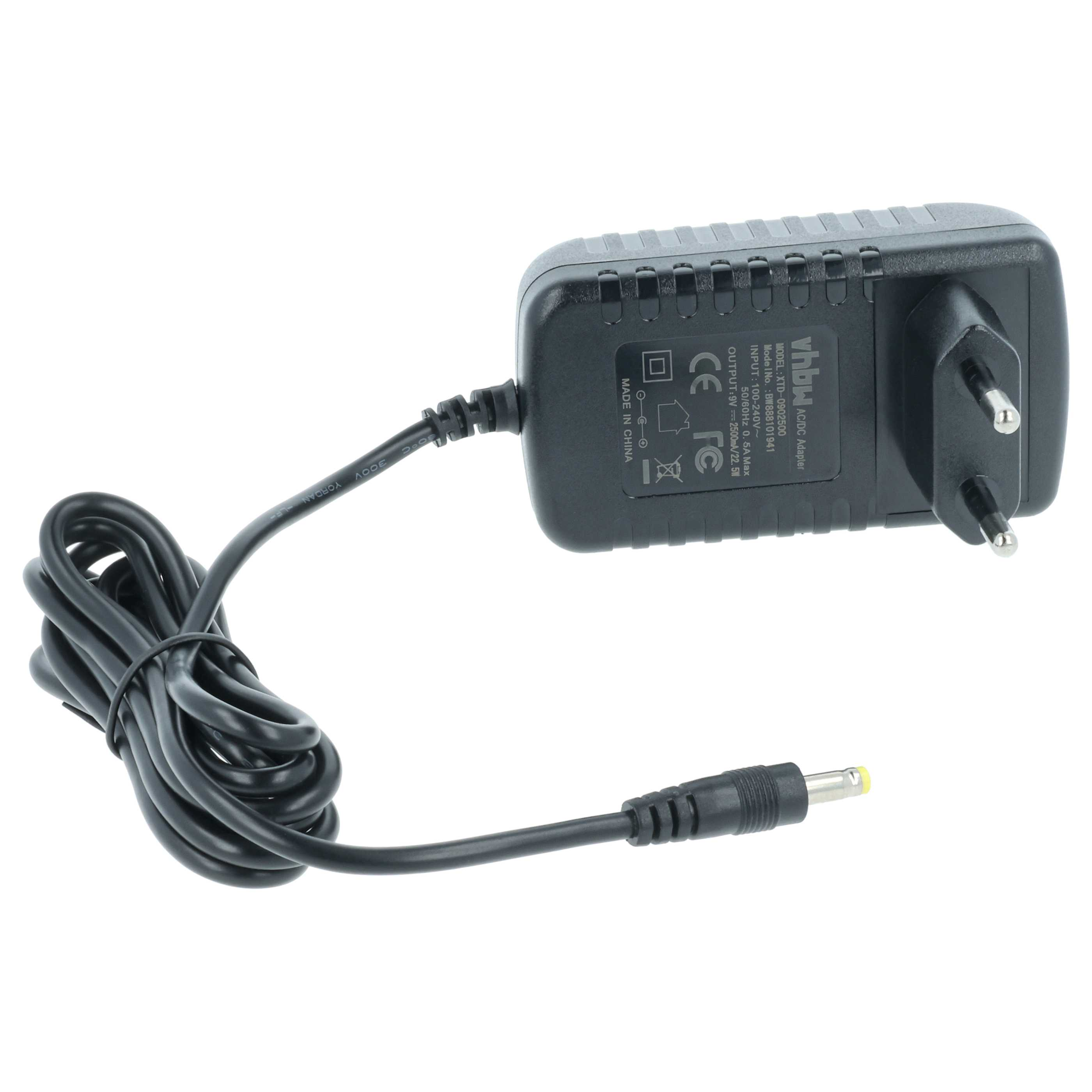 Ein schwarzes Netzteil mit Eurostecker und einem schwarzen Kabel mit gelbem Stecker.