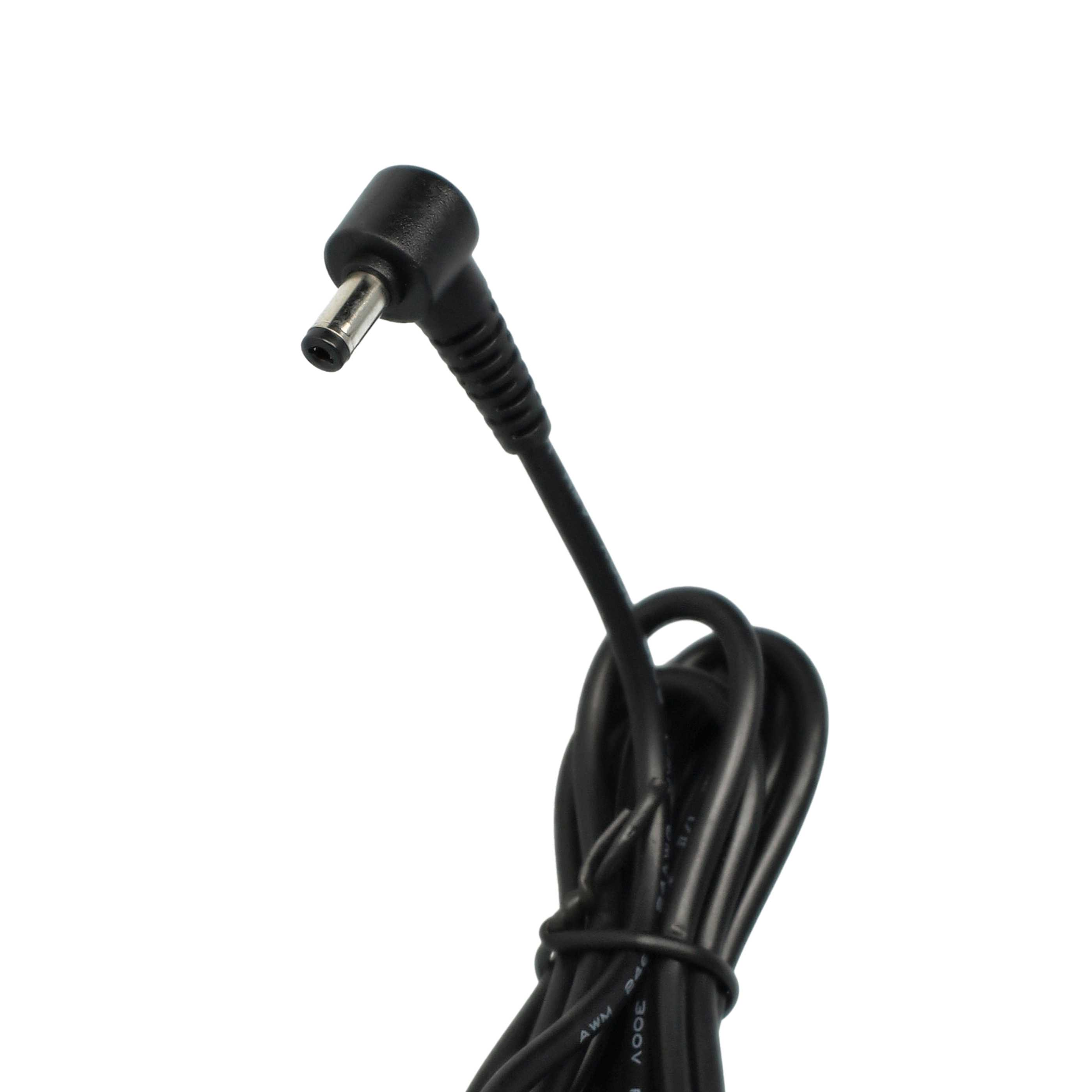 Ein schwarzes Netzteilkabel mit DC-Stecker. Das Kabel ist aufgerollt, der Hintergrund ist weiß.