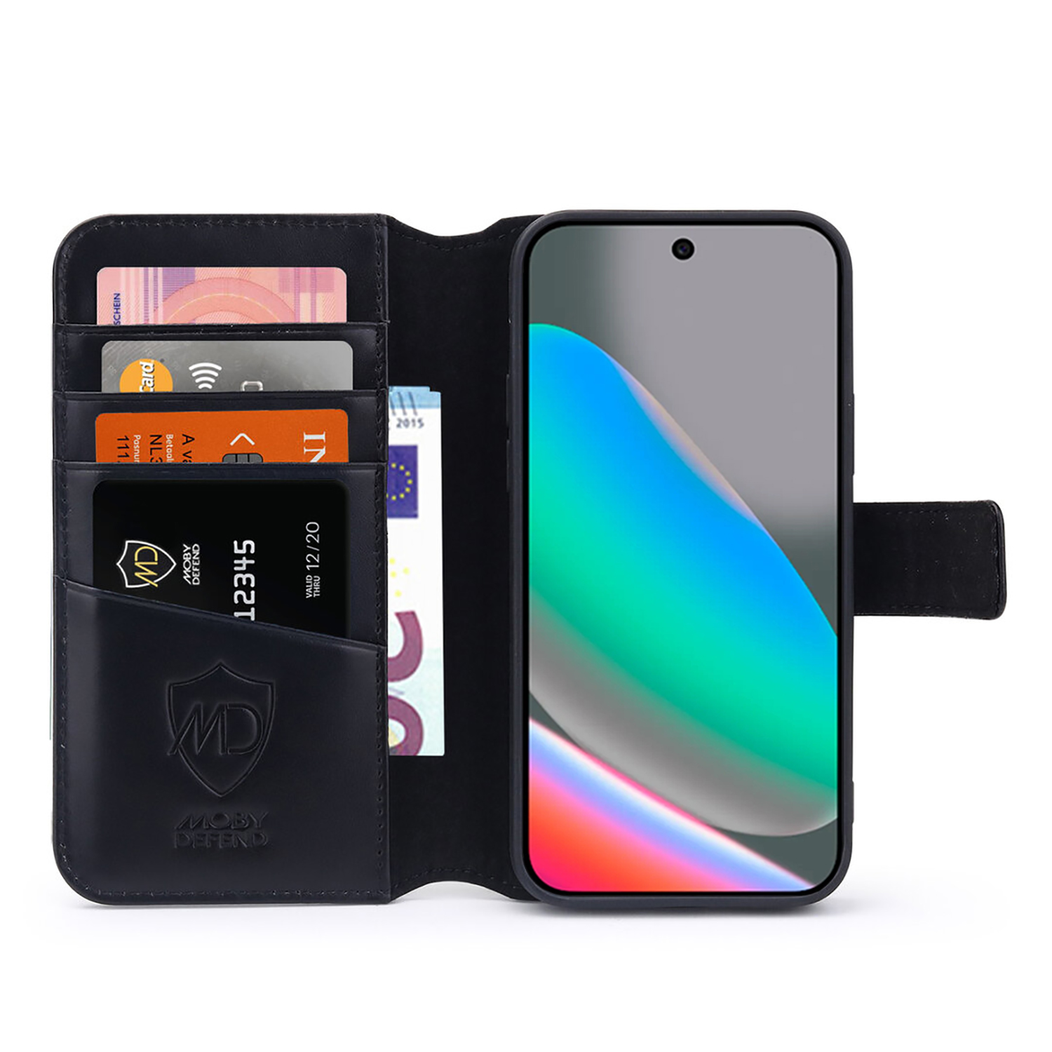 Zwarte telefoonhoes met kaarten en een smartphone. De telefoon toont een kleurverloop. De hoes heeft het Moby Defend logo.