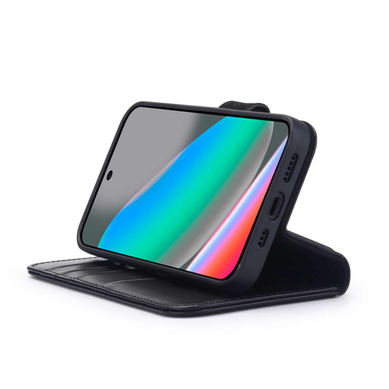 Zwarte telefoon in een folio hoesje, open en schuin. Het scherm toont een kleurverloop. De hoes zit op een witte achtergrond.