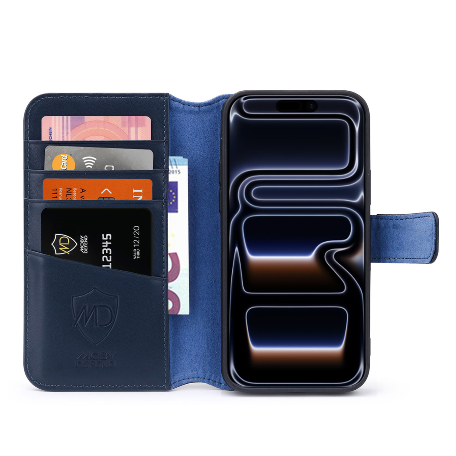 Un étui de téléphone bleu avec des cartes et de l'argent à l'intérieur. Un téléphone est à droite. L'étui est ouvert.